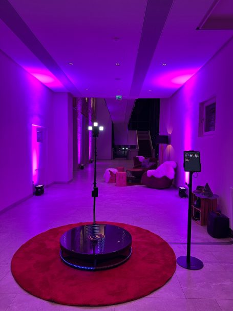 360 Grad Spinner mit stimmungsvoller Beleuchtung für Events in Rottweil