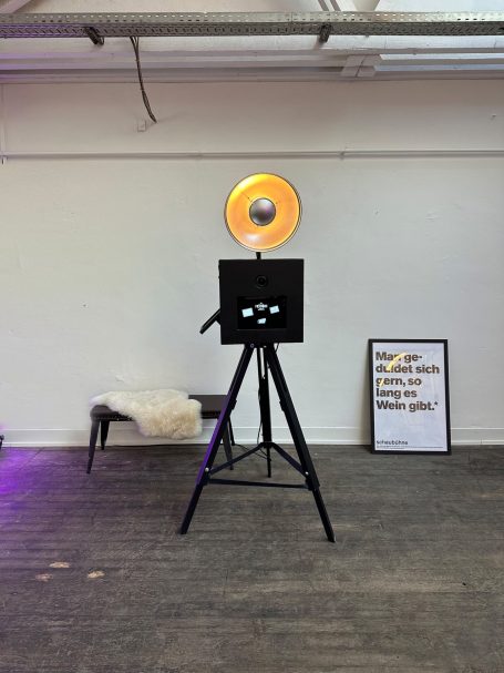 Fotobox mit professioneller Beleuchtung für Events und Feiern in Rottweil